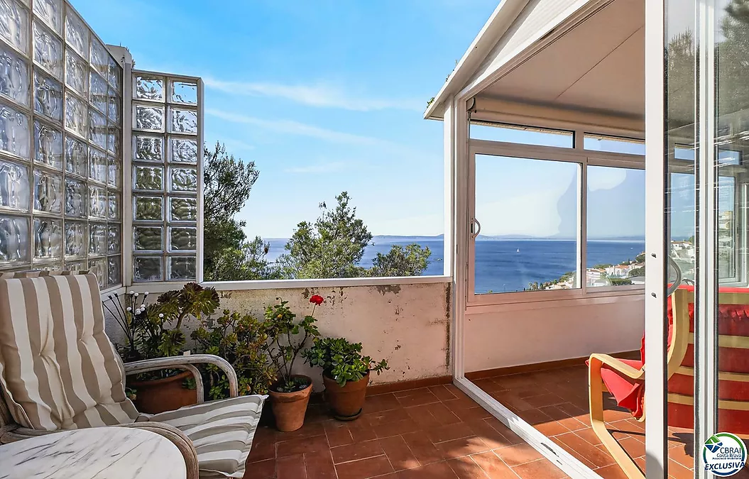 SEA VIEW VILLA IN CANYELLES: PRIVACY, NATURAL LIGHT AND THE MEDITERRANEAN TAKING CENTER STAGE