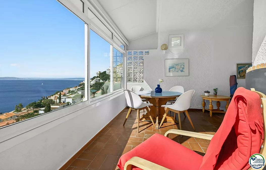SEA VIEW VILLA IN CANYELLES: PRIVACY, NATURAL LIGHT AND THE MEDITERRANEAN TAKING CENTER STAGE