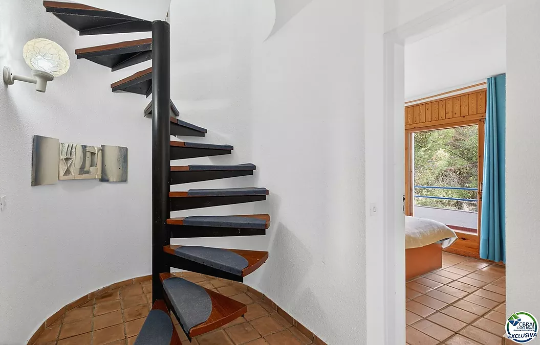 SEA VIEW VILLA IN CANYELLES: PRIVACY, NATURAL LIGHT AND THE MEDITERRANEAN TAKING CENTER STAGE