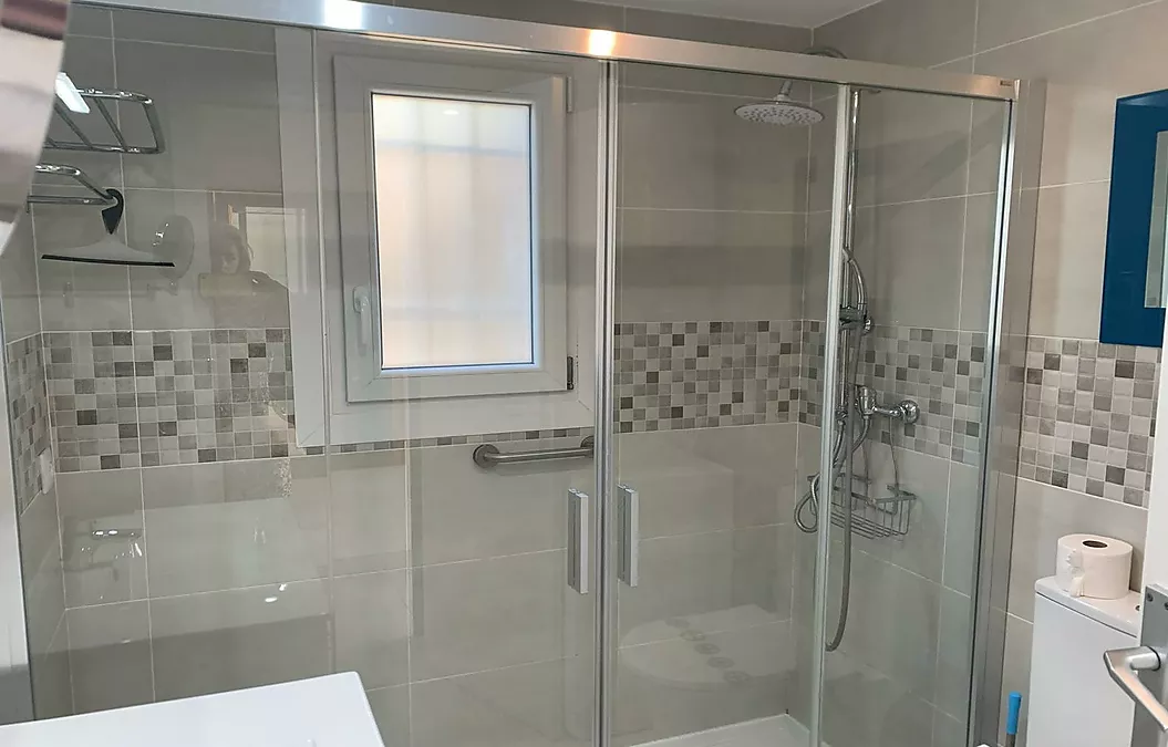 TRÈS BEL APPARTEMENT VUE MER A L ALMADRAVA ROSAS