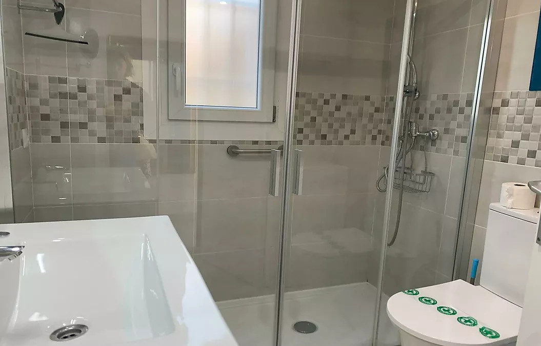 TRÈS BEL APPARTEMENT VUE MER A L ALMADRAVA ROSAS