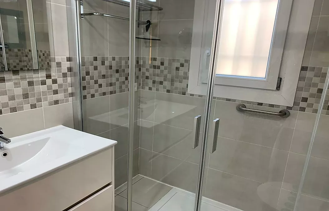 TRÈS BEL APPARTEMENT VUE MER A L ALMADRAVA ROSAS
