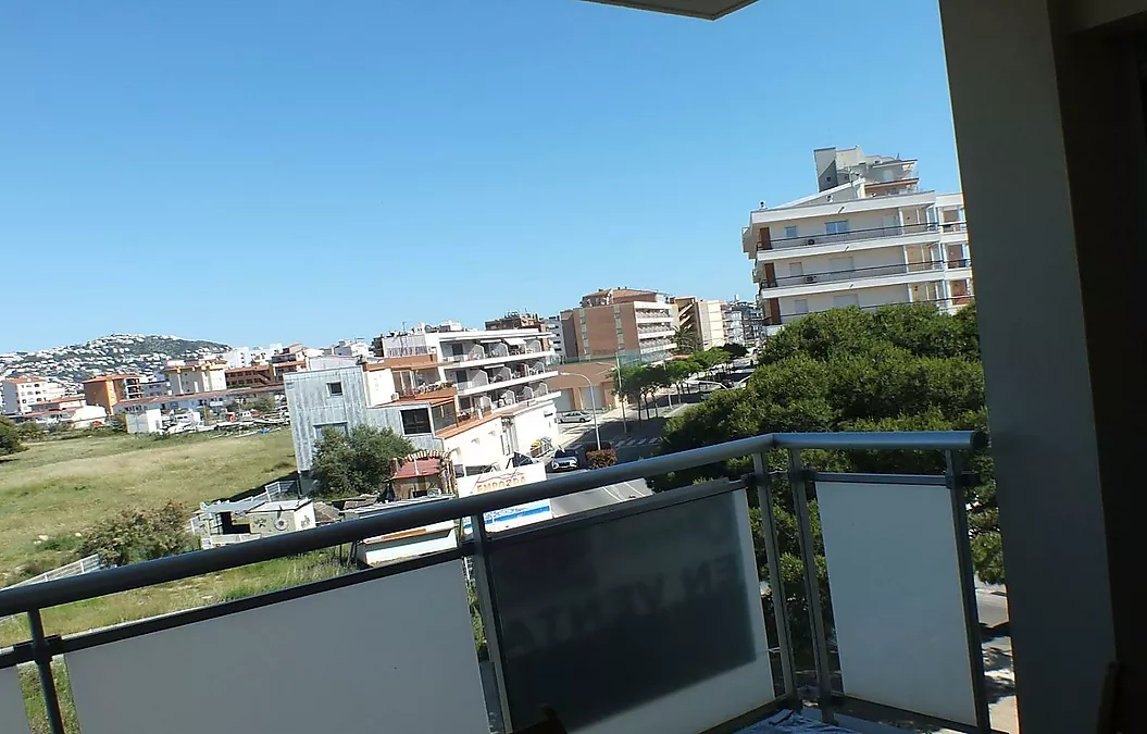 Helle Ferienwohnung mit touristischer Lizenz und Parkplatz, 700 m vom Strand entfernt