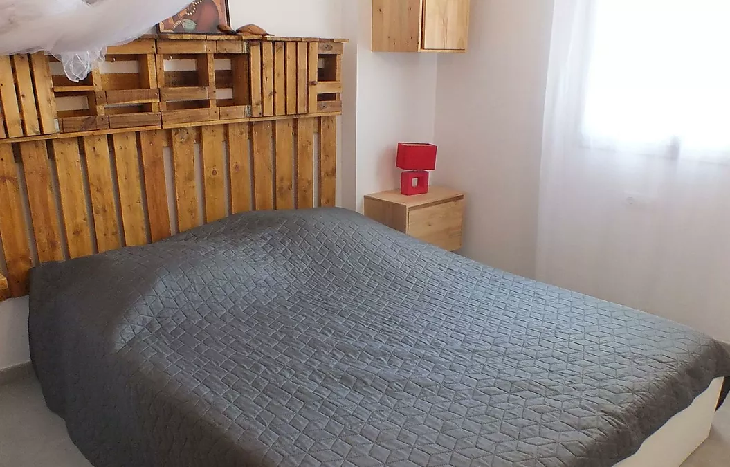 Helle Ferienwohnung mit touristischer Lizenz und Parkplatz, 700 m vom Strand entfernt
