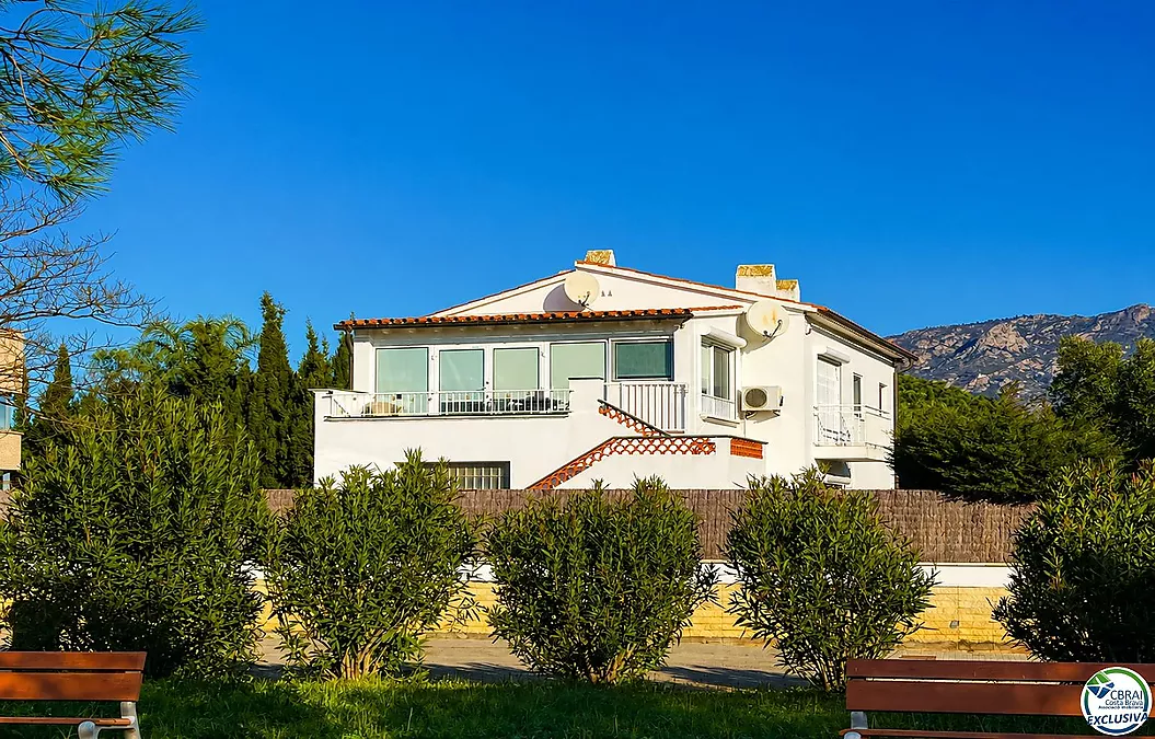 Sehr gepflegtes und sehr gut gelegenes Haus in La Garriga in Roses.