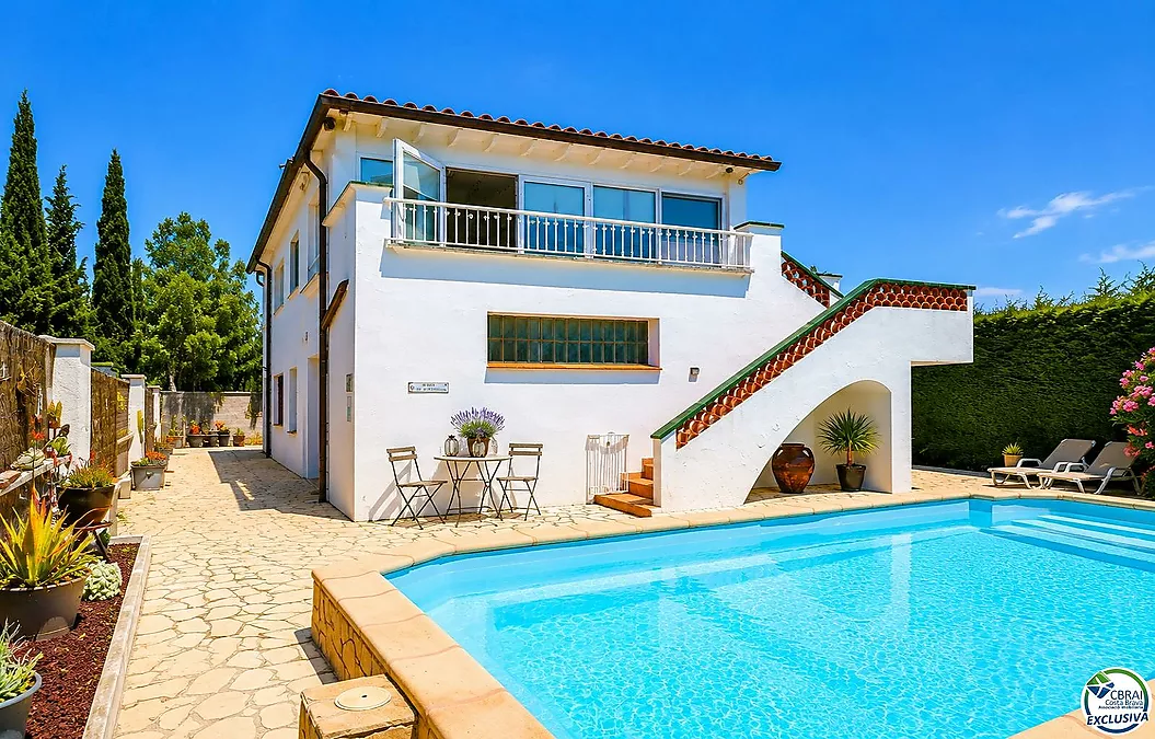 Sehr gepflegtes und sehr gut gelegenes Haus in La Garriga in Roses.