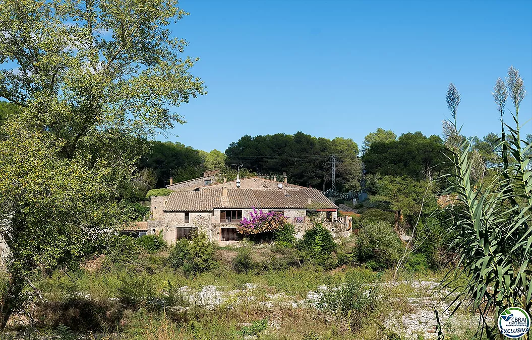 Exclusive Historic Estate in Alt Empordà with 7 Residences, Rural Tourism Licence and Established Profitability
