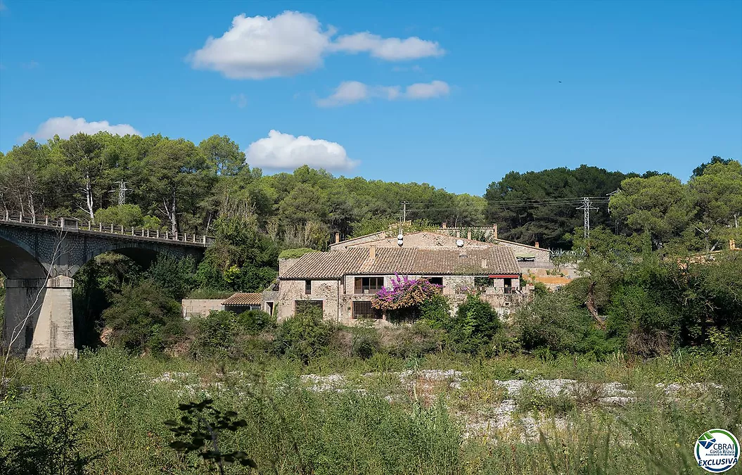 Exclusive Historic Estate in Alt Empordà with 7 Residences, Rural Tourism Licence and Established Profitability