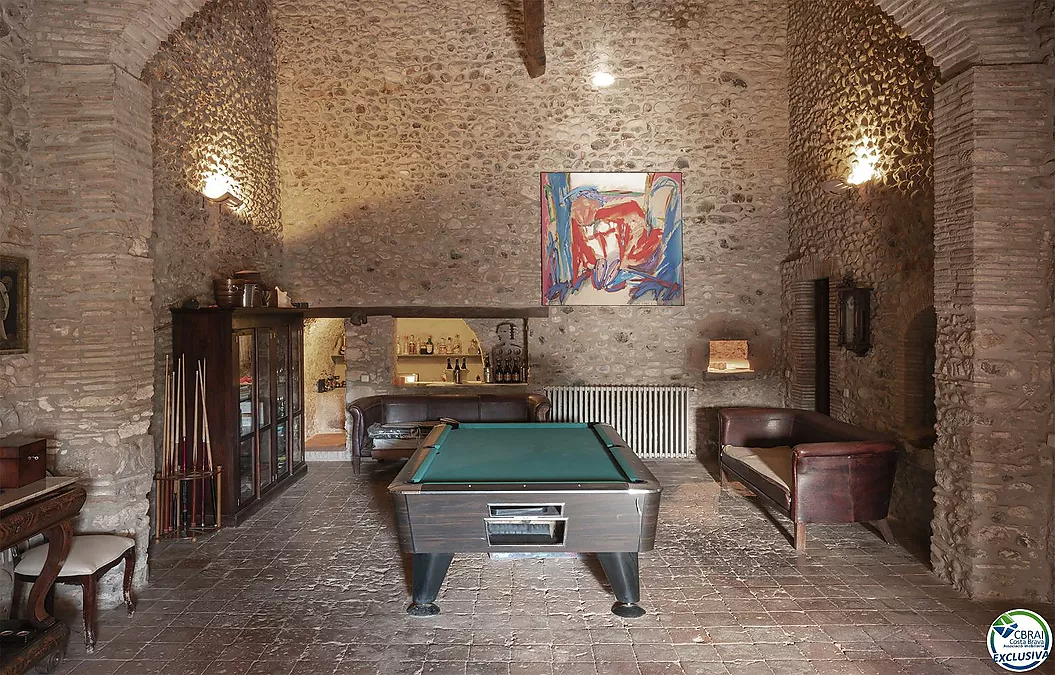 Exclusive Historic Estate in Alt Empordà with 7 Residences, Rural Tourism Licence and Established Profitability
