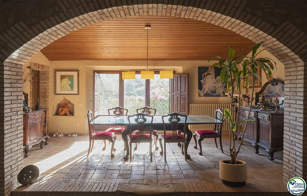 Exclusive Historic Estate in Alt Empordà with 7 Residences, Rural Tourism Licence and Established Profitability