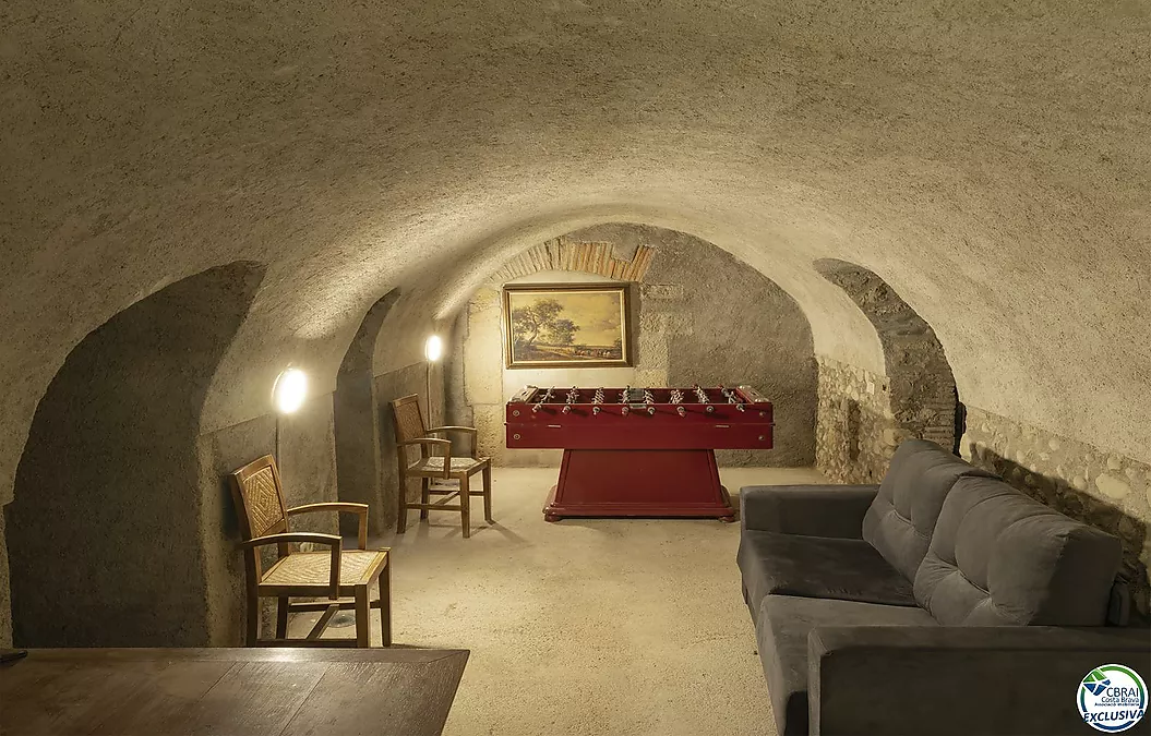 Exclusive Historic Estate in Alt Empordà with 7 Residences, Rural Tourism Licence and Established Profitability