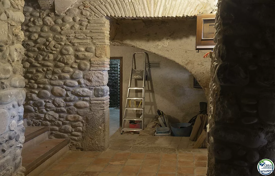 Exclusive Historic Estate in Alt Empordà with 7 Residences, Rural Tourism Licence and Established Profitability