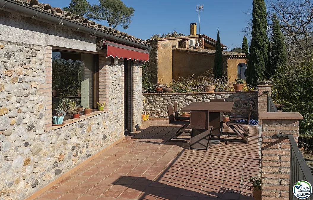 Exclusive Historic Estate in Alt Empordà with 7 Residences, Rural Tourism Licence and Established Profitability
