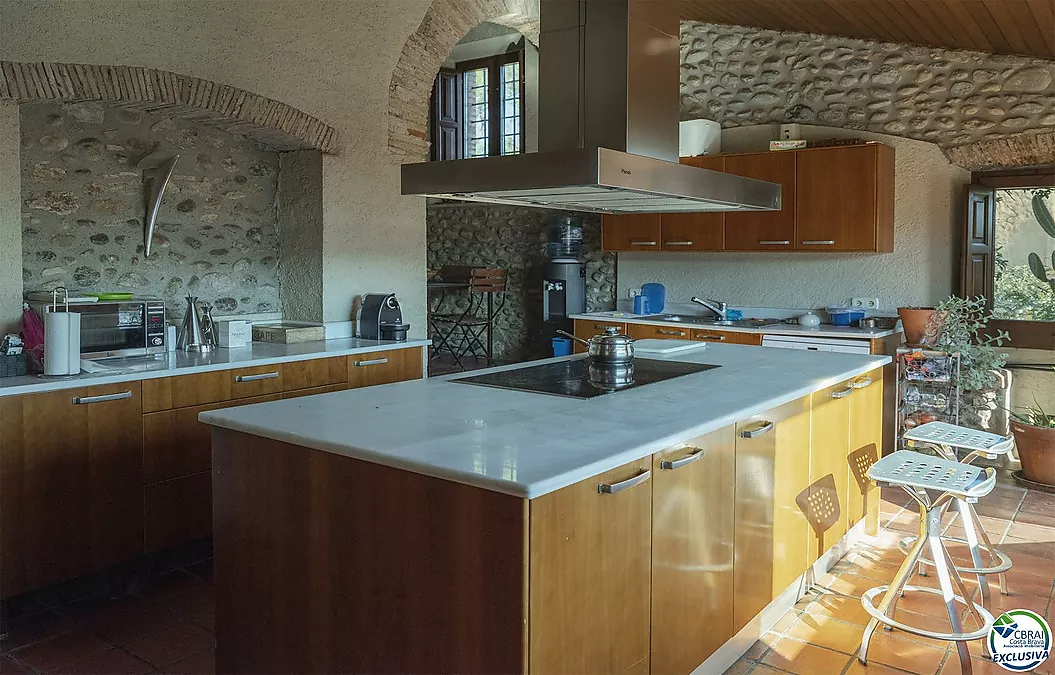 Exclusive Historic Estate in Alt Empordà with 7 Residences, Rural Tourism Licence and Established Profitability