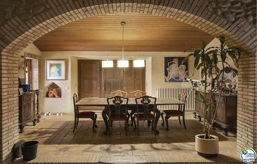 Exclusive Historic Estate in Alt Empordà with 7 Residences, Rural Tourism Licence and Established Profitability
