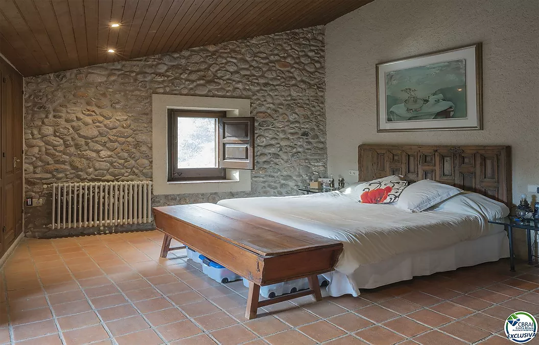 Exclusive Historic Estate in Alt Empordà with 7 Residences, Rural Tourism Licence and Established Profitability