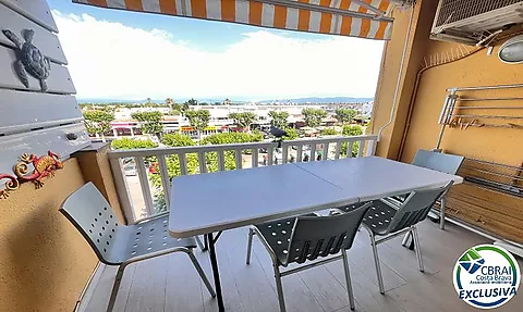 GRAN RESERVA Appartement rénové de 2 chambres avec terrasse dans une résidence avec piscines et jardins