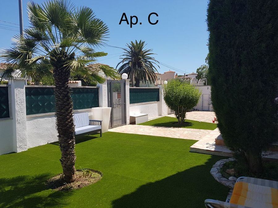 Es ven producte per a inversió en *Empuriabrava amb 3 apartaments