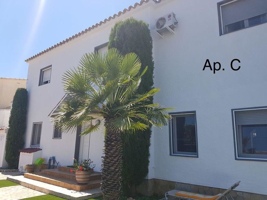 Es ven producte per a inversió en *Empuriabrava amb 3 apartaments