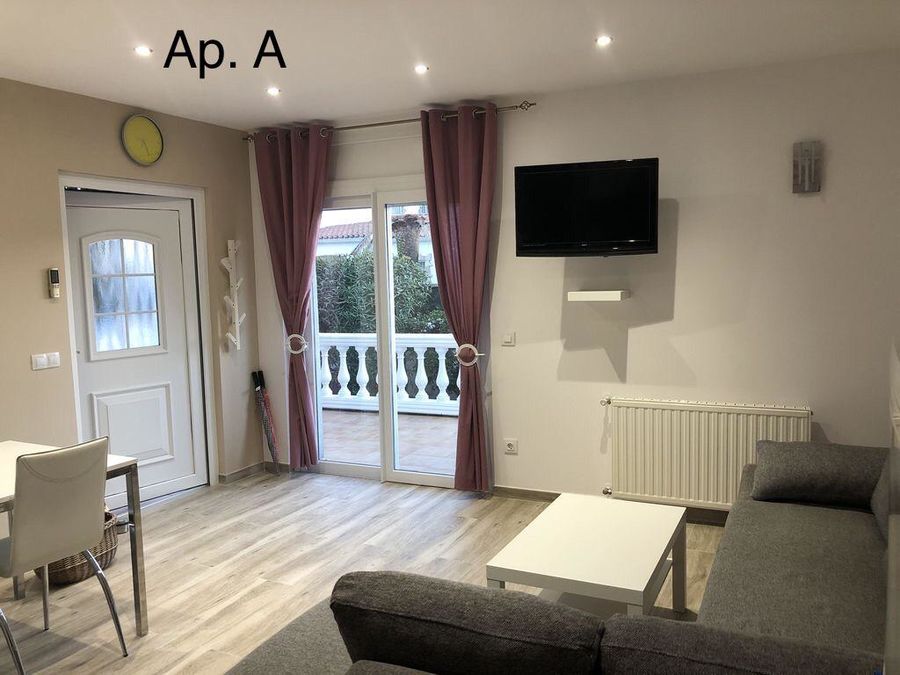Es ven producte per a inversió en *Empuriabrava amb 3 apartaments