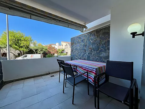Moderne schöne Wohnung mit Touristenlizenz, nahe dem Strand von Empuriabrava.