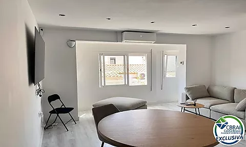 ROSES CENTRE Gemütliche, komplett renovierte Zwei-Zimmer-Wohnung