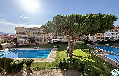Apartment mit Terrasse und Gemeinschaftspool in Empuriabrava