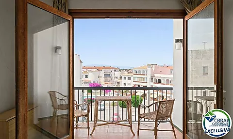 ROYAL MARINE 1-Zimmer-Wohnung mit Terrasse zur Renovierung und großem Potenzial