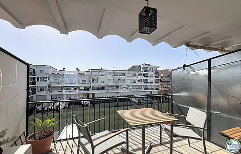 Wohnung mit Blick auf den Kanal, Terrasse und Parkplatz in Empuriabrava