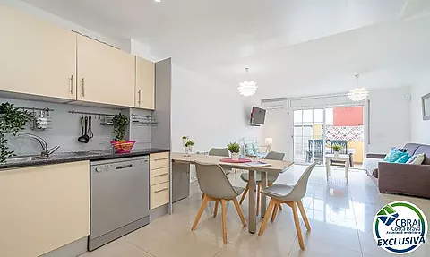 PUIGMAL Gemütliches Haus mit Garage, sonniger Terrasse und Touristenlizenz