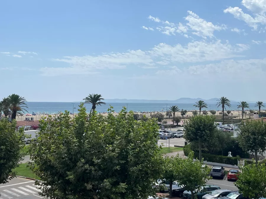 Apartamento de playa en la hermosa Costa Brava directamente en 1ª línea de mar en Empuriabrava