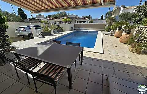 Maison avec piscine et licence touristique - secteur Peni