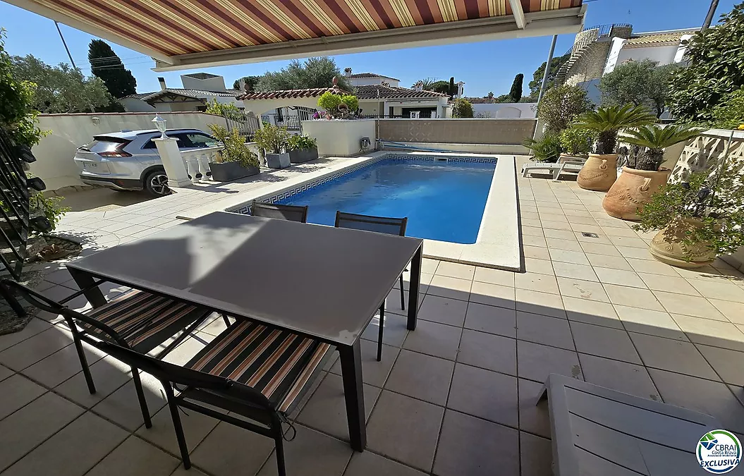 Haus mit Pool und Touristenlizenz – Ortsteil Peni