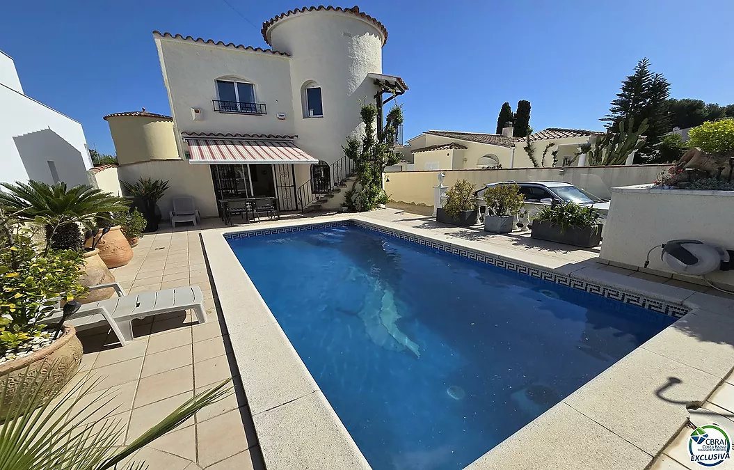 Haus mit Pool und Touristenlizenz – Ortsteil Peni
