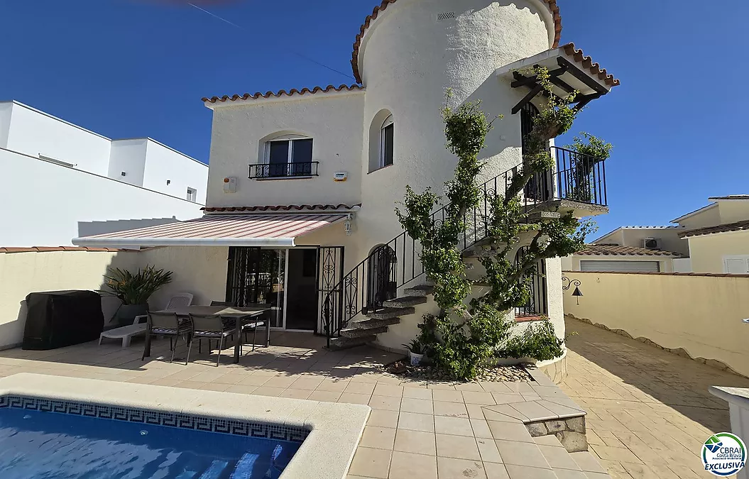 Haus mit Pool und Touristenlizenz – Ortsteil Peni