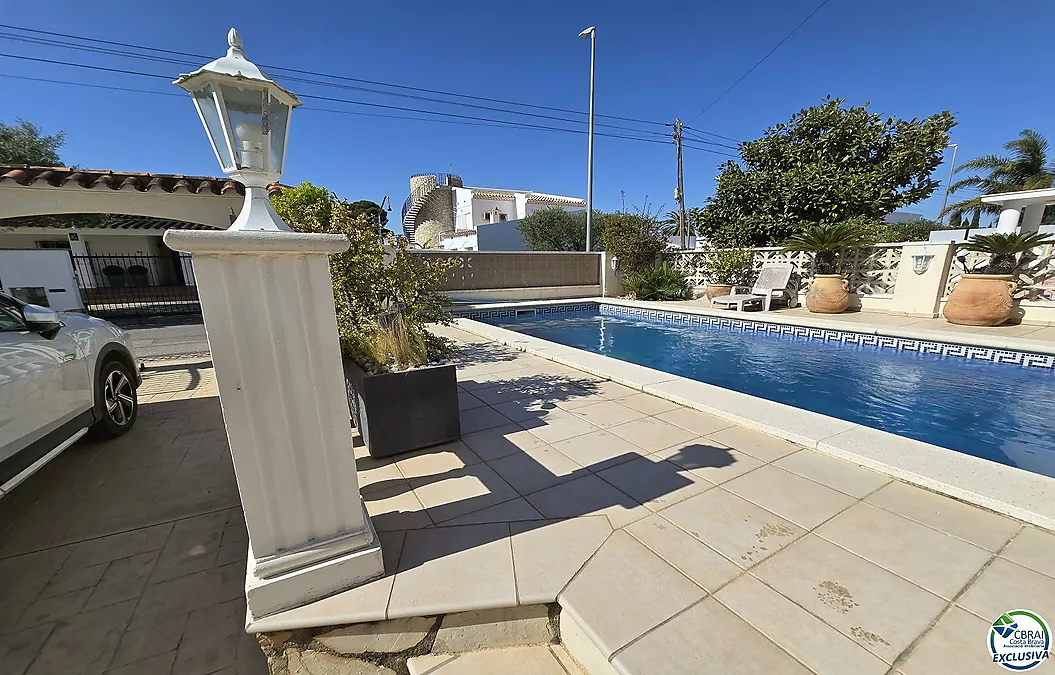 Haus mit Pool und Touristenlizenz – Ortsteil Peni