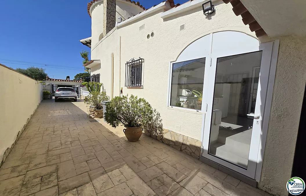 Haus mit Pool und Touristenlizenz – Ortsteil Peni
