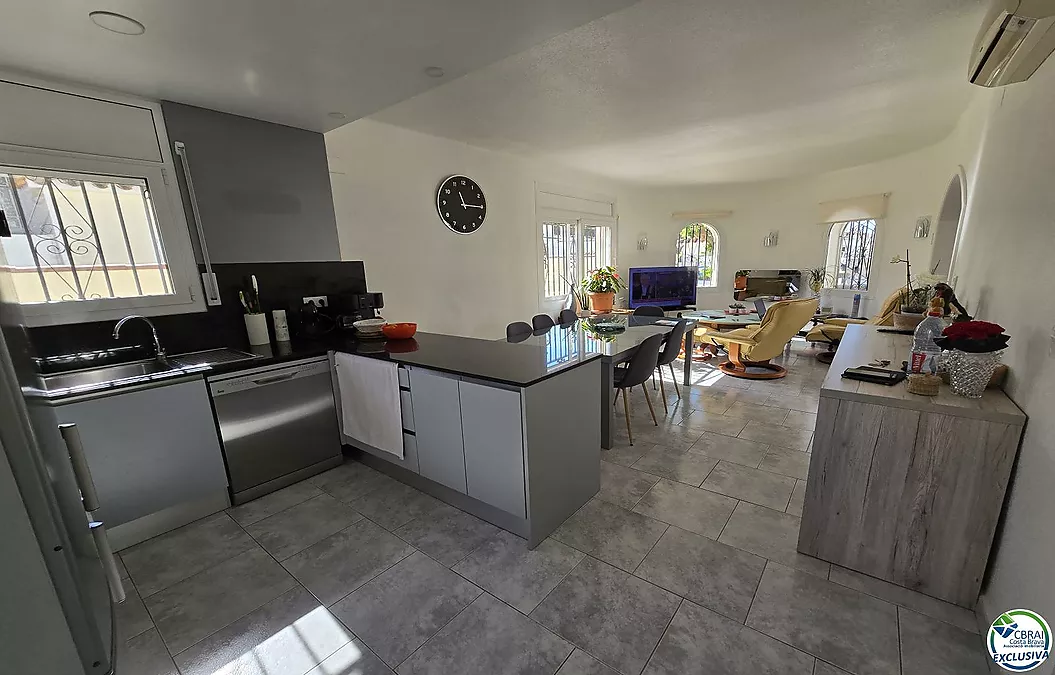 Haus mit Pool und Touristenlizenz – Ortsteil Peni