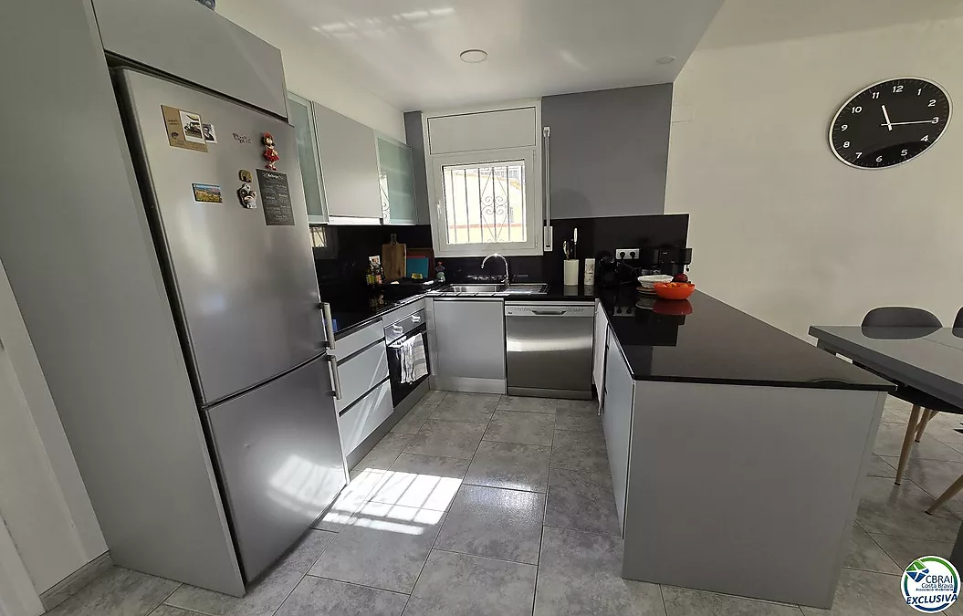 Haus mit Pool und Touristenlizenz – Ortsteil Peni