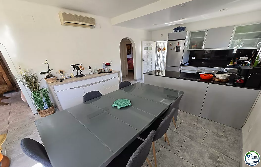 Haus mit Pool und Touristenlizenz – Ortsteil Peni