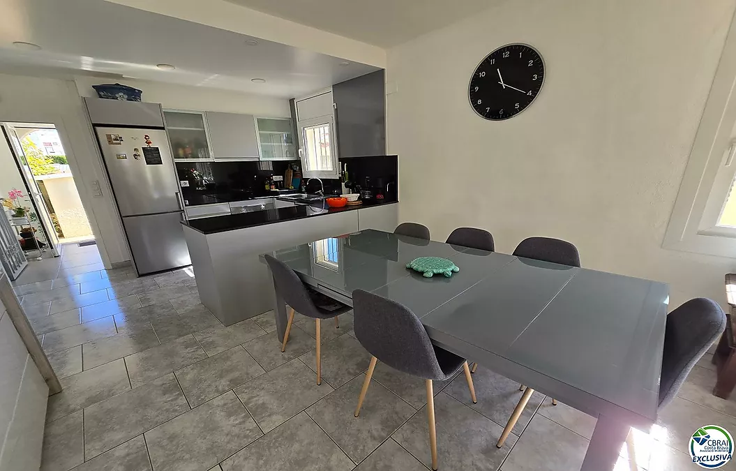 Haus mit Pool und Touristenlizenz – Ortsteil Peni