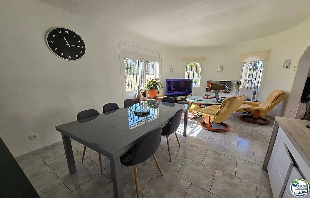 Haus mit Pool und Touristenlizenz – Ortsteil Peni