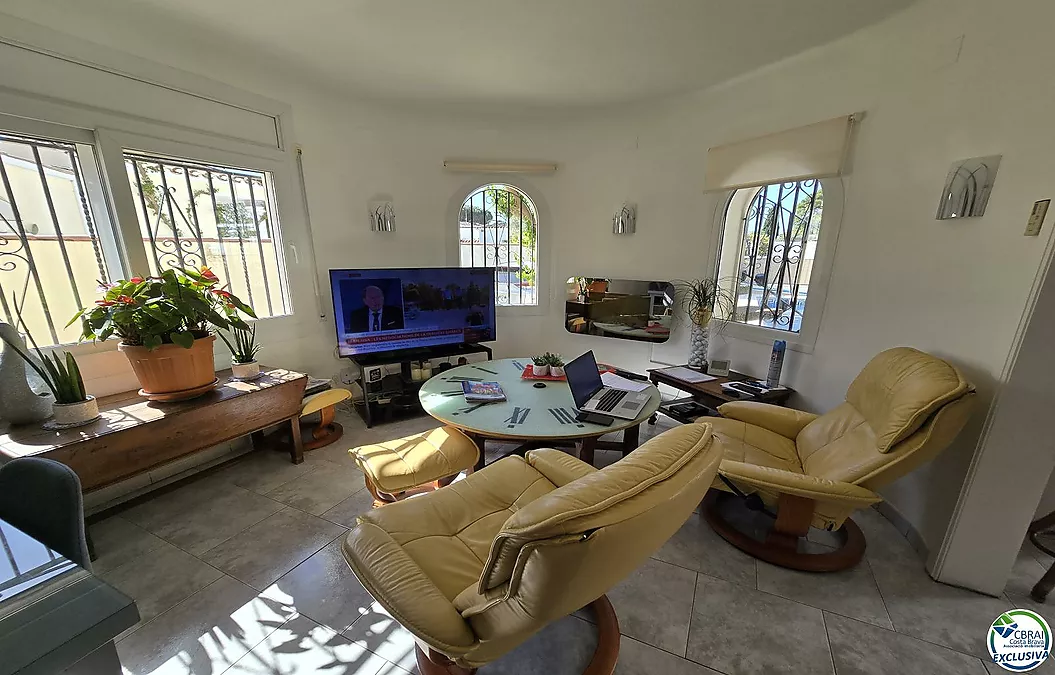 Haus mit Pool und Touristenlizenz – Ortsteil Peni