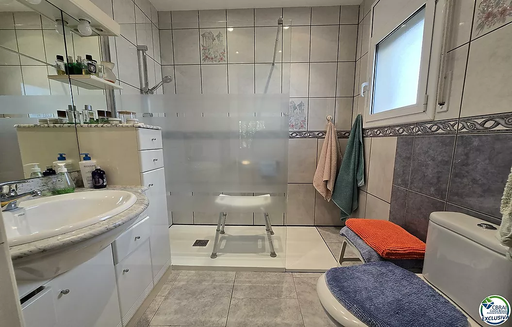 Haus mit Pool und Touristenlizenz – Ortsteil Peni