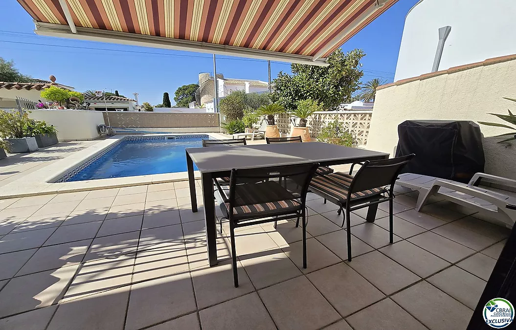 Haus mit Pool und Touristenlizenz – Ortsteil Peni
