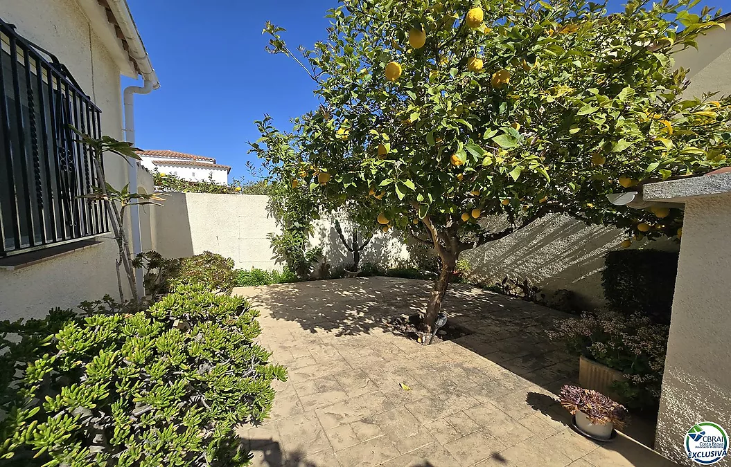 Haus mit Pool und Touristenlizenz – Ortsteil Peni