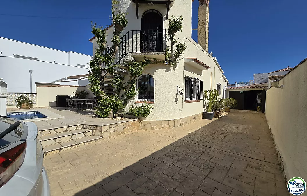 Haus mit Pool und Touristenlizenz – Ortsteil Peni