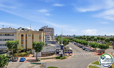 POBLAT TÍPIC Acollidor apartament al bell mig d’Empuriabrava i a només 400 m de la platja