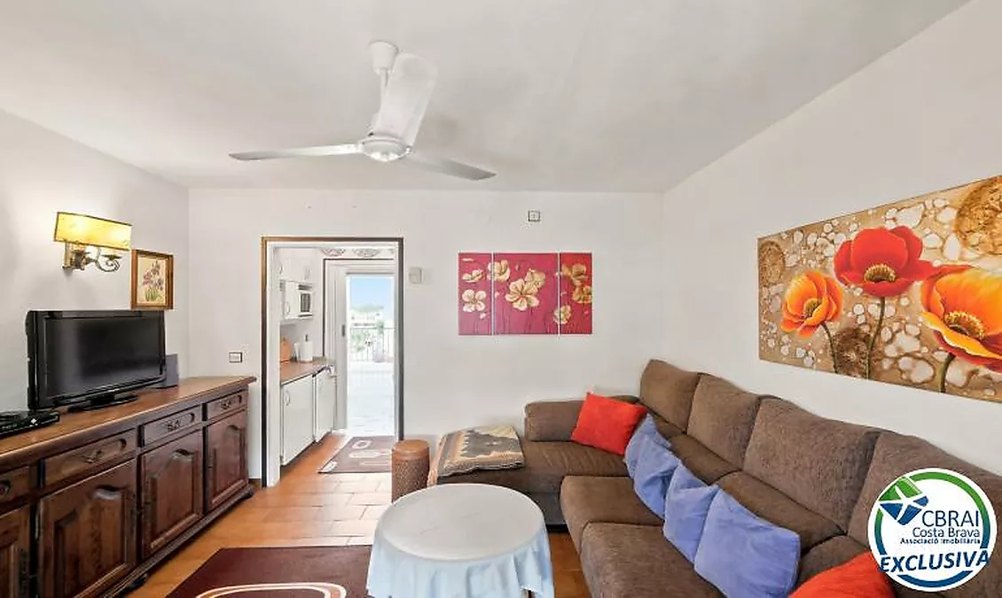 POBLAT TÍPIC Cosy apartment in the heart of Empuriabrava, just 400 m from the beach