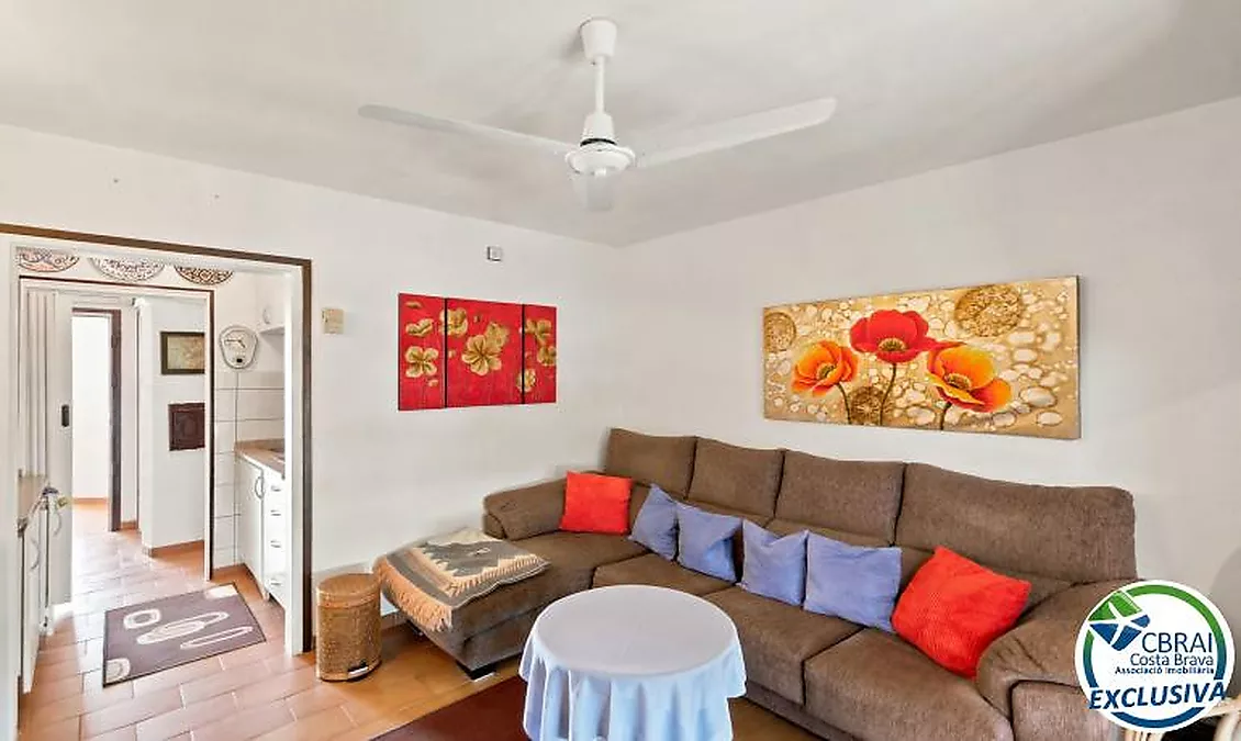 POBLAT TÍPIC Cosy apartment in the heart of Empuriabrava, just 400 m from the beach